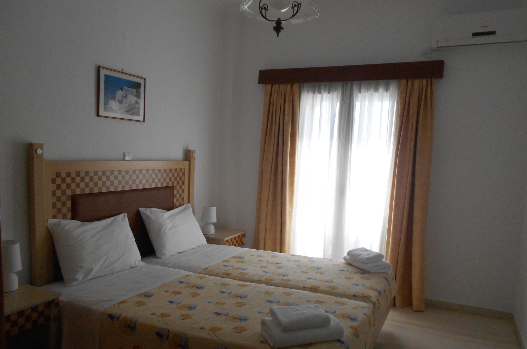 Black Sand Apartments Kamari  Ngoại thất bức ảnh