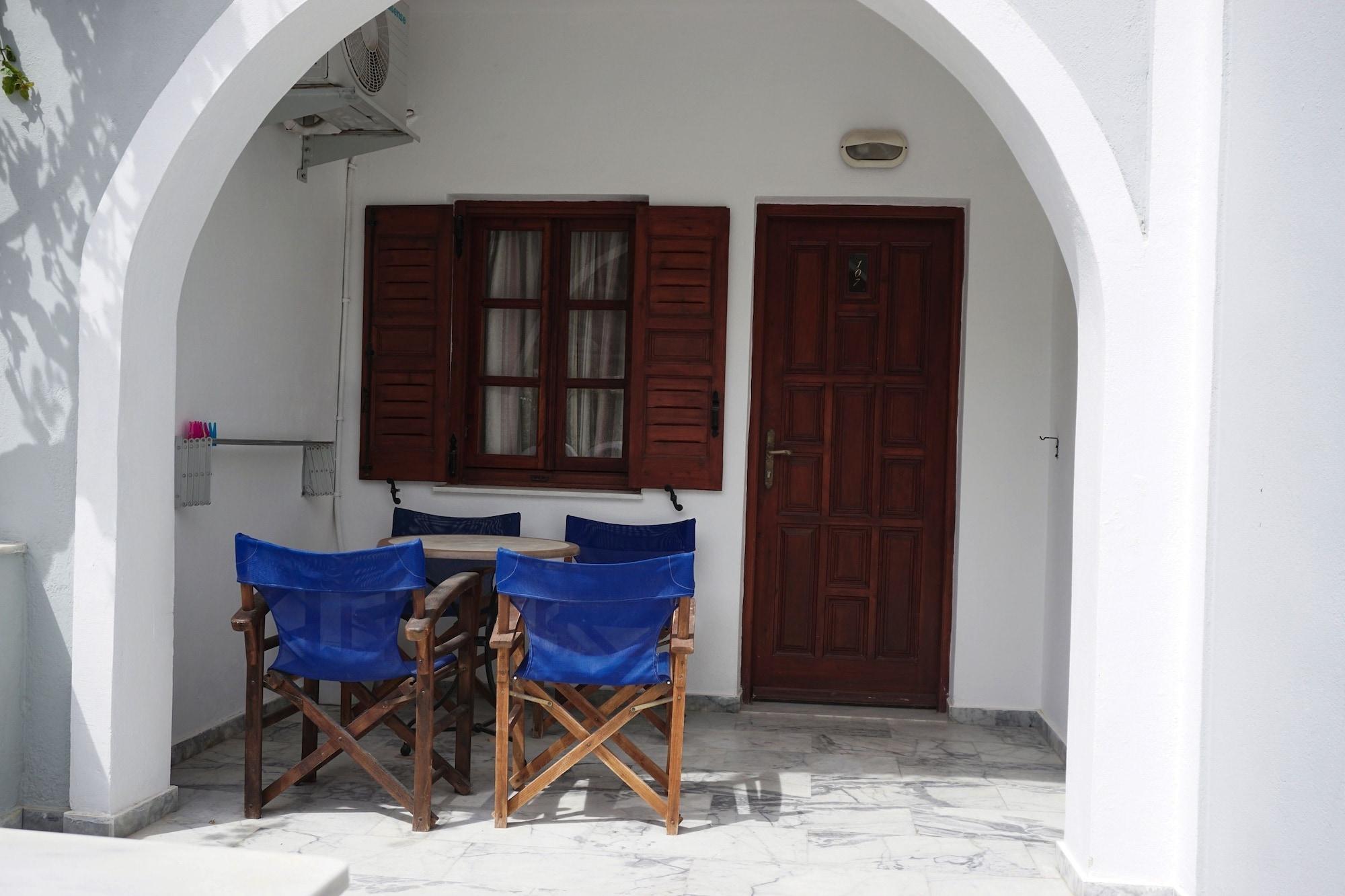 Black Sand Apartments Kamari  Ngoại thất bức ảnh