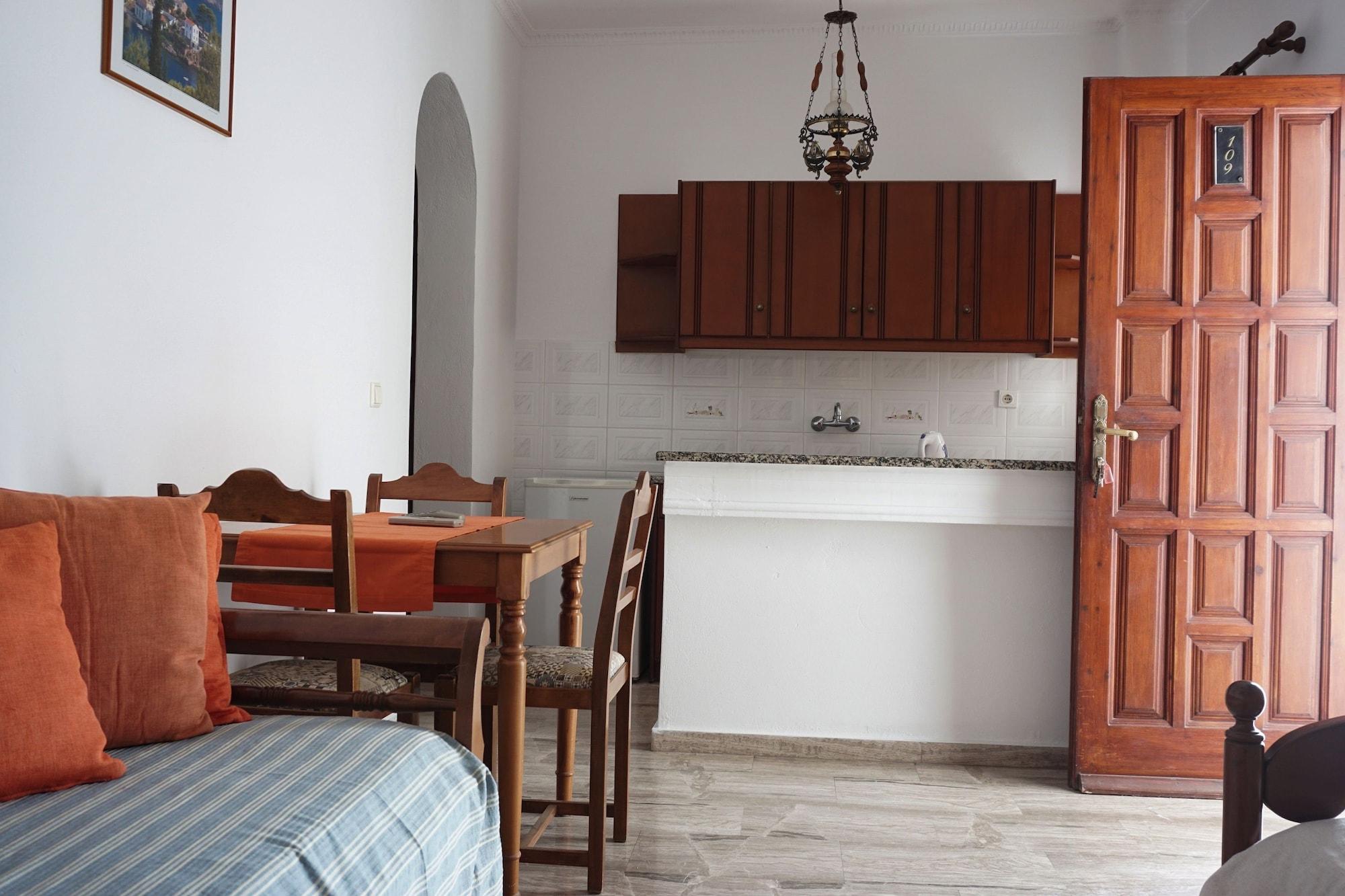 Black Sand Apartments Kamari  Ngoại thất bức ảnh